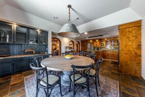 Casa | 5 dormitorios, escritorio, Internet