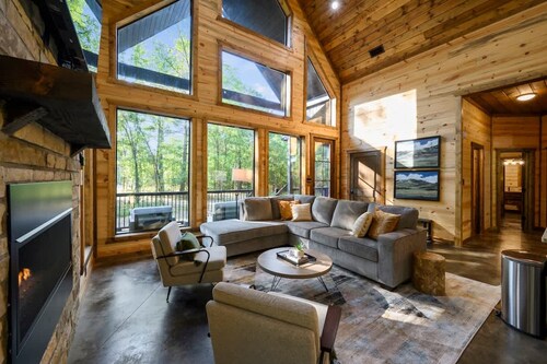 Luxurious Bright Modern Broken Bow Dream Retreat