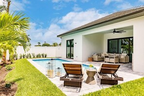 Garden - Luxurious Naples 4BR w Pool by Vanderbilt Beach (Naples)