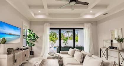 Luxurious Naples 4BR w Pool by Vanderbilt Beach