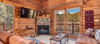 Private Luxurious Cabin w spa Near Breckenridge