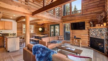 Suite | 3 bedrooms, desk, Internet