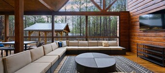 Massive Hochatown Lodge w spa Basketball More