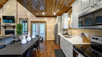 Suite | 4 bedrooms, Internet