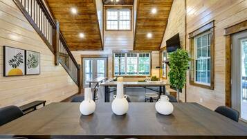 Suite | 4 bedrooms, Internet