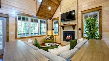 Suite | 4 bedrooms, Internet