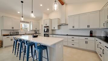 House | 4 bedrooms, Internet