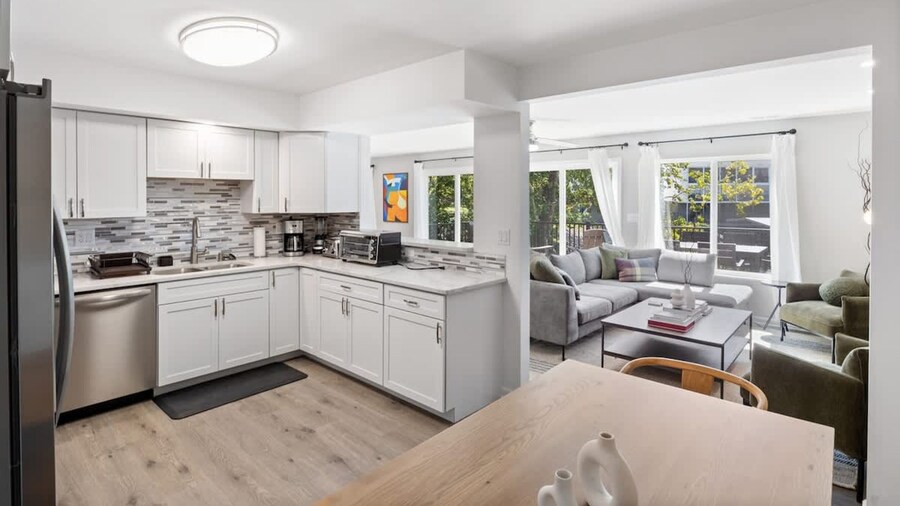 Luxury Waterfront Lakehouse With Private Dock Views