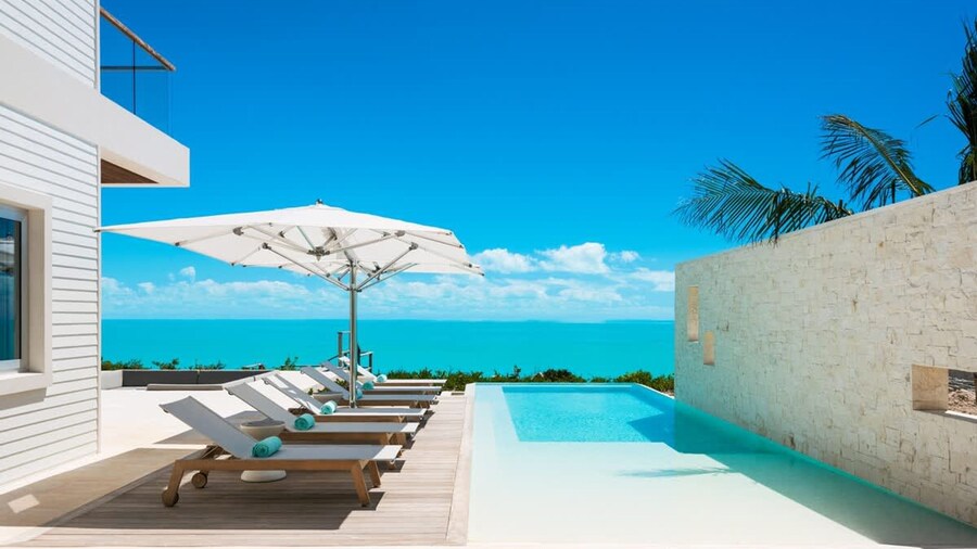 Luxurious Oceanfront Villa Infinity Pool Plunge