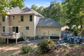 House | 5 bedrooms, desk