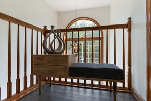 House | 5 bedrooms - Charming Poconos Retreat With hot tub Fireplace (East Stroudsburg)