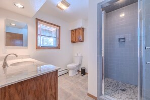 House, Accessible | Bathroom - Grand Angel Fire Mountain Luxury ski Chalet (Angel Fire)