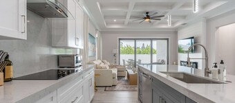 Sparkling new Vanderbilt Beach Luxury Escape