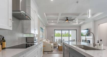 Sparkling new Vanderbilt Beach Luxury Escape