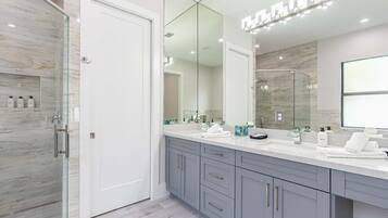 House, Accessible | Bathroom