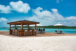 Villa | 4 bedrooms, Internet - Private Oceanfront Luxury Infinity Pool Slide (Providenciales)