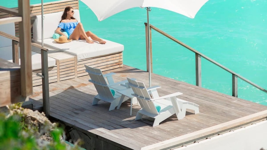 Luxurious Oceanfront Villa Infinity Pool Views