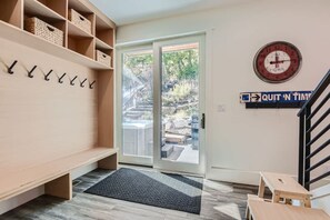 Casa | 4 camere, una scrivania, Internet