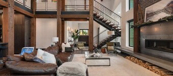 Architecturally Stunning Cle Elum Luxury Retreat