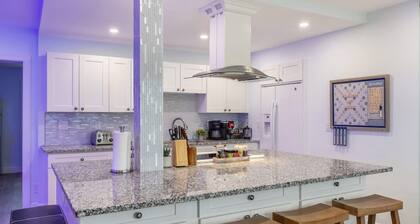 Fun Family-friendly Largo Home Heated Pool