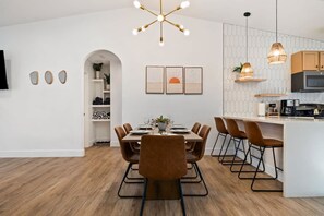 House, Accessible | 4 bedrooms, Internet - J-tree Bungalow With Large Hot Tub Views Patio (Joshua Tree)