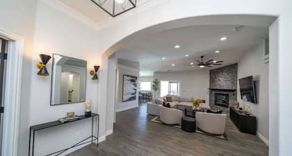 Lavish Lake Havasu Villa Pool Fire Pit an Views