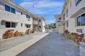 Front of property - Donovan by Nomada (Miami Beach)