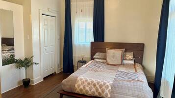 1 bedroom, desk, iron/ironing board, WiFi