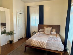 1 bedroom, desk, iron/ironing board, WiFi