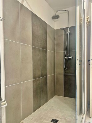 Hair dryer, towels, toilet paper - Villa Saint Donat, swimming pool, relaxation (Lorgues)