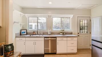 Fridge, microwave, stovetop, dishwasher