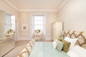 4 chambres, fer et planche à repasser, lit parapluie, Wi-Fi gratuit