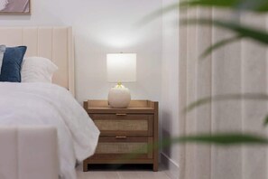2 habitaciones, tabla de planchar con plancha, cuna de viaje y wifi 