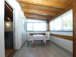 Apartamento, 1 habitación, patio, vistas al jardín | Comedor
