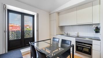 Réfrigérateur, micro-ondes, four, lave-vaisselle