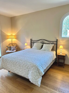 3 soverom, strykejern/-brett, wi-fi (inkludert) og sengetøy