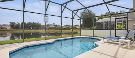 Piscina all'aperto, una piscina riscaldata