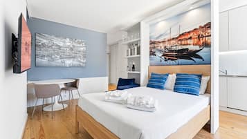 Iron/ironing board, Internet, bed sheets