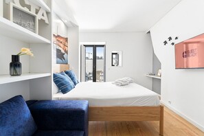 Iron/ironing board, Internet, bed sheets
