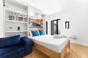 Iron/ironing board, Internet, bed sheets