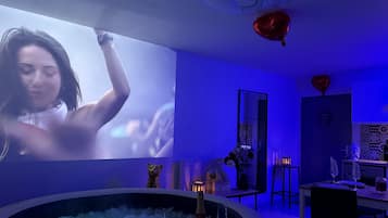 Suite Deluxe, patio, vista al jardín | Área de sala de estar