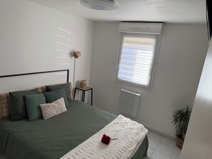 Eden Spa Suite, Wellness Aparthotel, patio, garden view | In-room safe, blackout drapes, soundproofing, iron/ironing board - Suite Eden Spa, Appart’hôtel bien être , Patio (Avion)