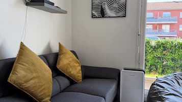 Eden Spa Suite, Wellness Aparthotel, patio, garden view | Living area