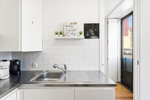 雪櫃、微波爐、焗爐、洗碗機