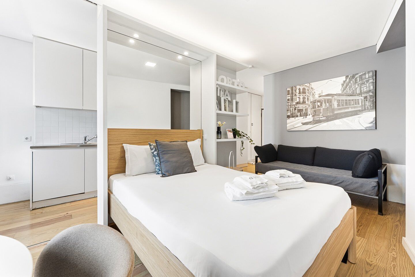 Iron/ironing board, internet, bed sheets