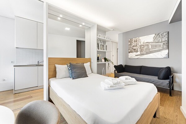 Iron/ironing board, internet, bed sheets