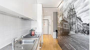 Réfrigérateur, micro-ondes, four, lave-vaisselle