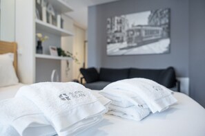 Iron/ironing board, internet, bed sheets