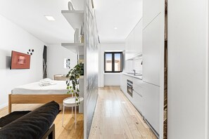 Iron/ironing board, internet, bed sheets
