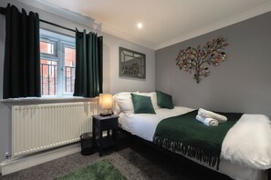 3 slaapkamers, een strijkplank/strijkijzer, wifi, beddengoed